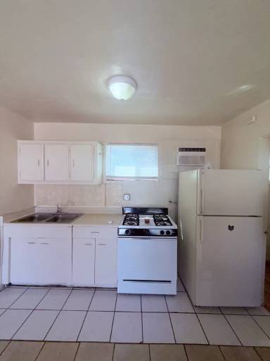 Main picture of 1435 E Benson Hwy