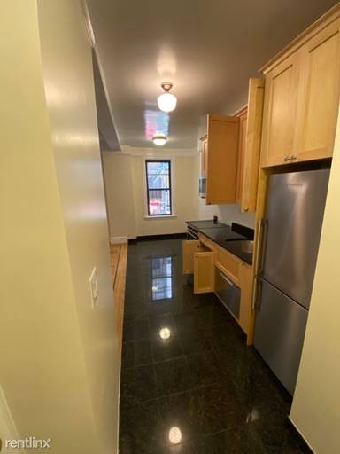Main picture of 115 E 92nd St