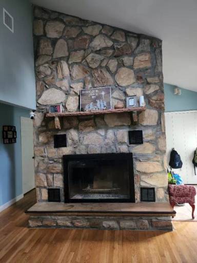 Main picture of 105 Halesite Dr