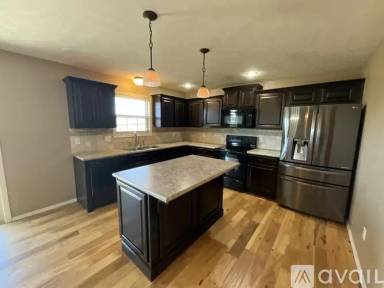 Main picture of 125 Walnut Ave