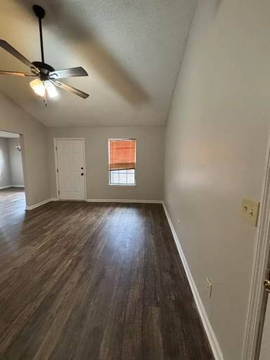 Main picture of 300 McCumber Dr