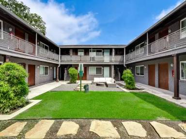 Main picture of Links on Gaston & The Element at Live Oak