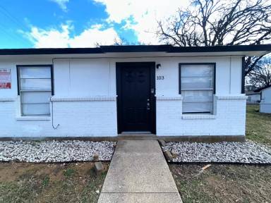 Main picture of 2809 N Highway 175