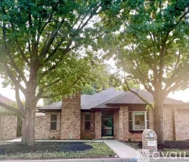 Main picture of 2534 Cloverleaf Ln