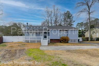 Main picture of 120 W Lake Dr