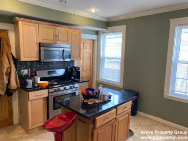 Main picture of 19 Pleasant St