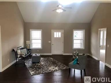 Main picture of 133 Robin Hood Rd