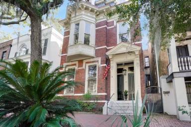 Main picture of 103 E Jones St