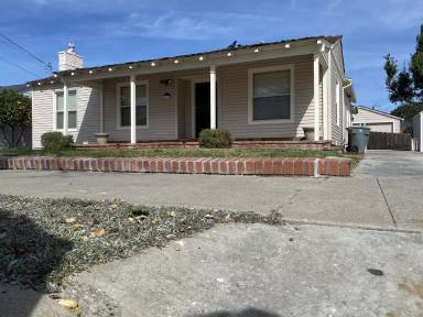 Main picture of 131 Hawthorne St