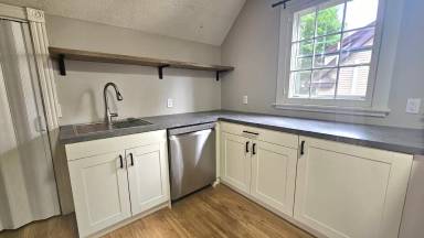 Main picture of 3832 Harriet Ave