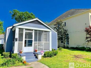Main picture of 5 Oaklawn Dr
