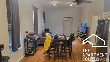 Main picture of 646 N Damen Ave