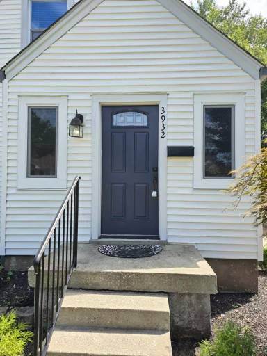 Main picture of 3932 Kennison Ave