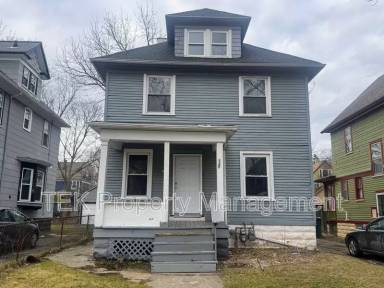 Main picture of 128 Roslyn St