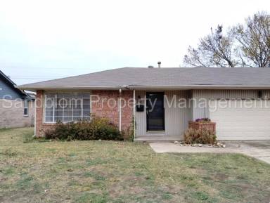 Main picture of 5421 E 17th St