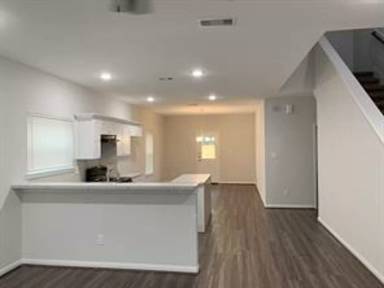Main picture of 8210 Parker Rd