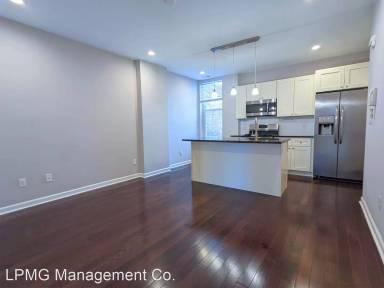 Main picture of 621 E Girard Ave