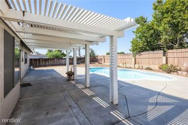 Main picture of 41669 Zinfandel Ave