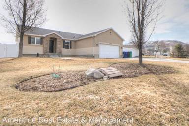 Main picture of Estates AT Rose Creek