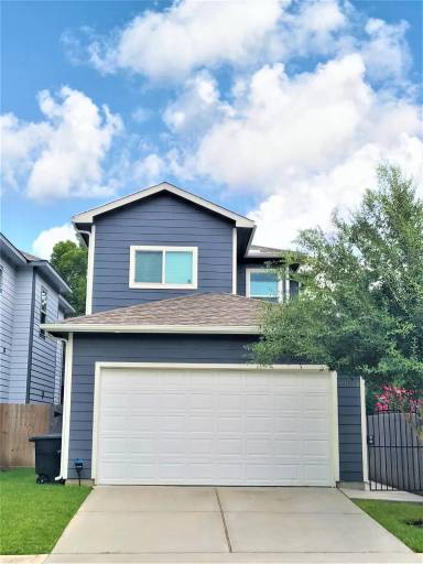 Main picture of 3301 Omega St