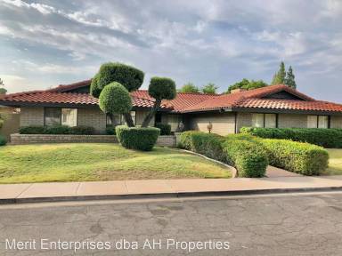 Main picture of 303 E Gary Cir