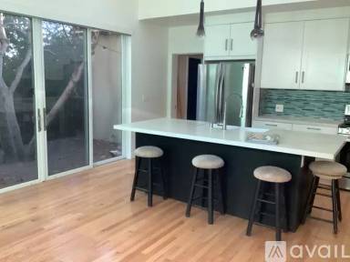 Main picture of 1733 Midvale Ave