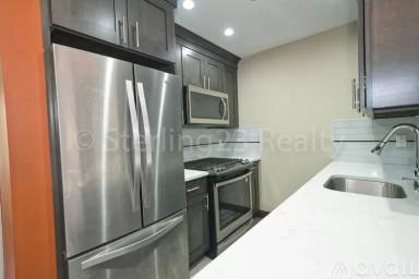 Main picture of 2108 Steinway St