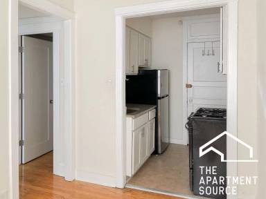 Main picture of 512-20 W Cornelia Ave