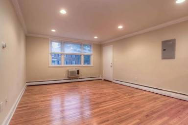 Main picture of 5 E Golf Club Ln