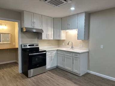 Main picture of 135 W Monroe St