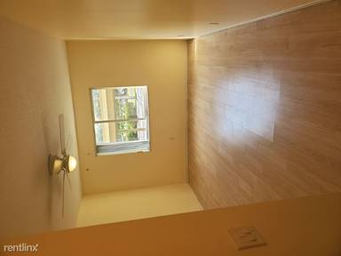 Main picture of 420 S Park Rd