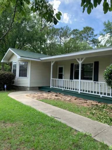 Main picture of 205 Lakeview Dr