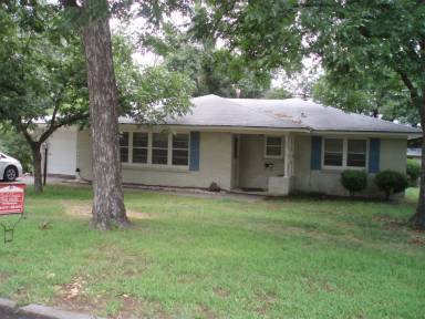 Main picture of 2504 Washington St