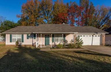 Main picture of 1048 Highland Blvd