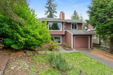 Main picture of 912 N 98th St