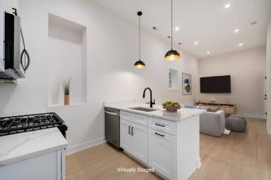 Main picture of 2455 W Armitage Ave
