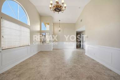 Main picture of 2094 N Sweetwater Dr