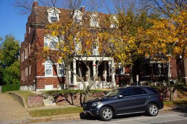 Main picture of 2027 Russell Blvd