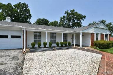 Main picture of 965 Orchard Lakes Dr
