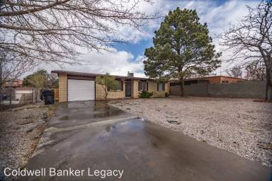 Main picture of 13109 Camino del Norte NE