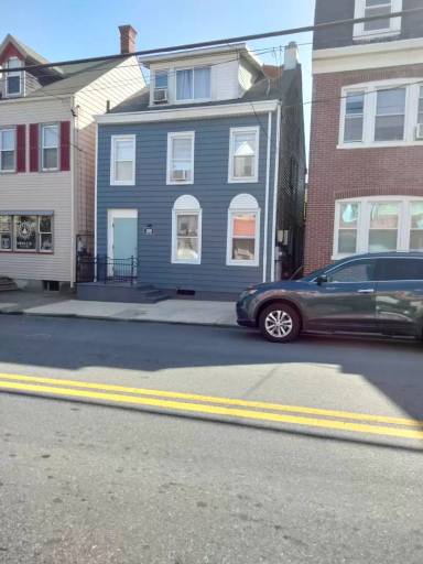 Main picture of 209 Cattell St