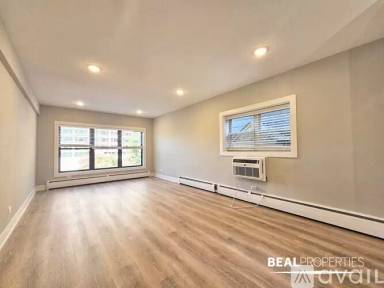 Main picture of 555 W Stratford Pl