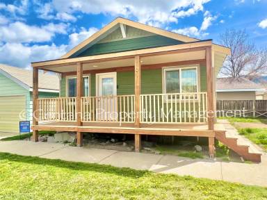 Main picture of 2020 Johns Ave