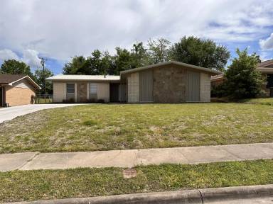 Main picture of 5215 Hilltop Dr