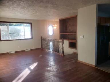 Main picture of 817 Iroquois Ave