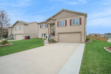 Main picture of 13810 S 42nd Ave