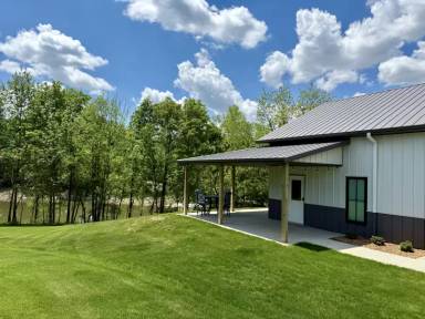 Main picture of 460 NE 200