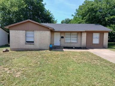 Main picture of 716 Jadewood Dr