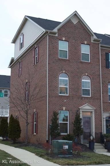 Main picture of 3600 Fort Lincoln Dr NE