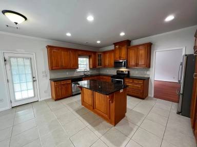 Main picture of 7013 Imperial Way